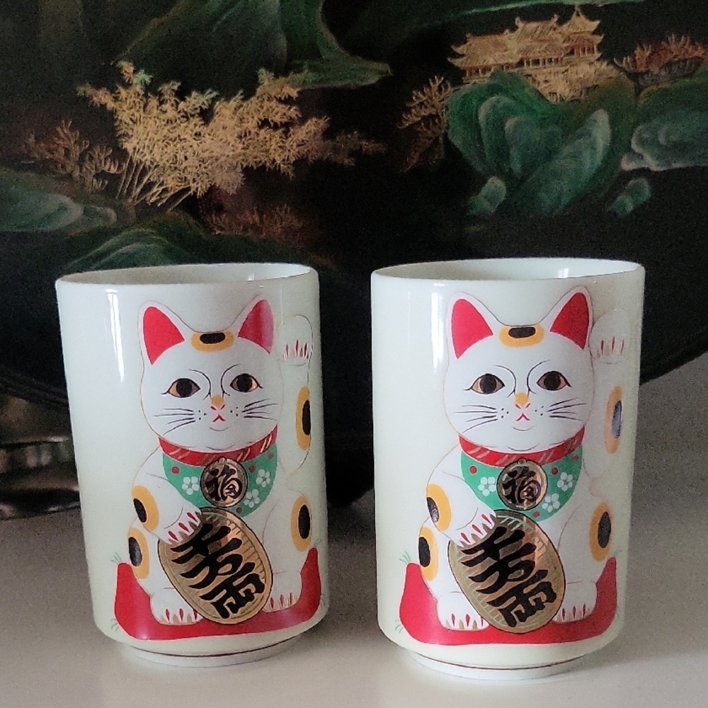 Red and White Maneki-neko Coffee & Tea Holders